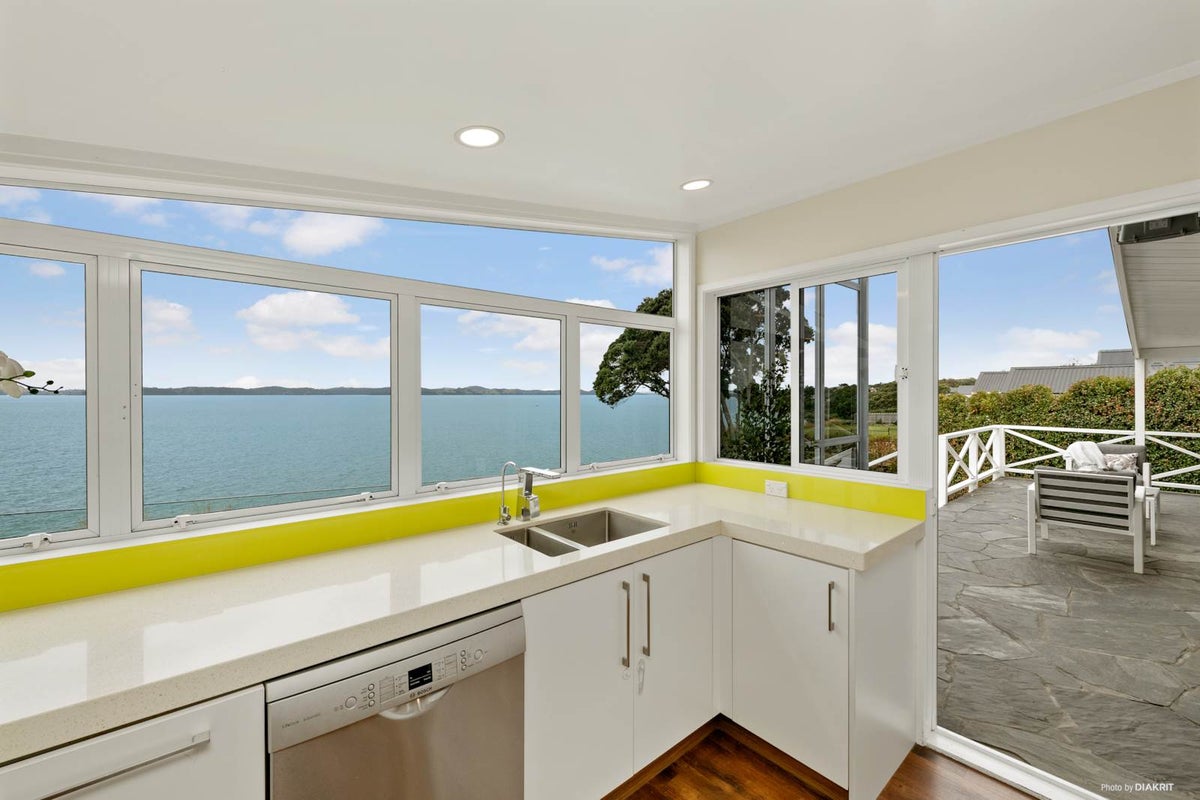 29 Pohutukawa Road, Beachlands, Auckland - Carousel 2