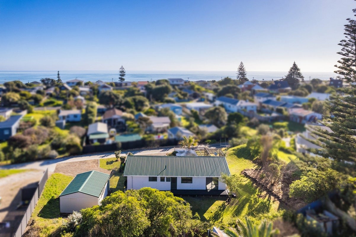 16B Karaka Street, Otaki Beach, Otaki - Carousel 2