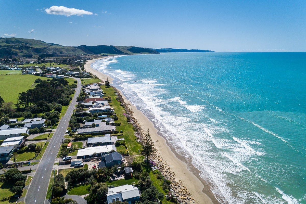 20 Gillies Crescent, Waimarama, Havelock North - Carousel 1