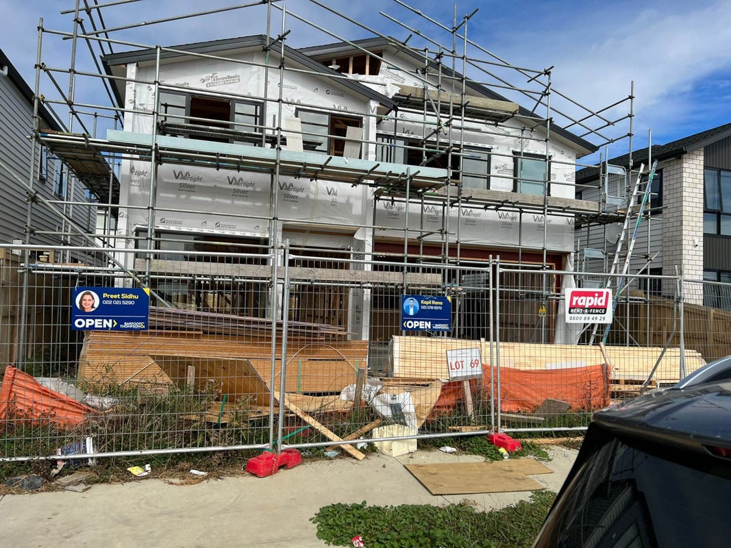 5 Drumaness Road, Flat Bush, Auckland - Carousel 1