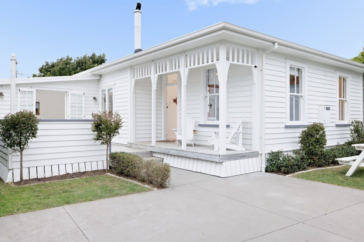 12A Ngarimu Place, Mount Maunganui - Carousel 1