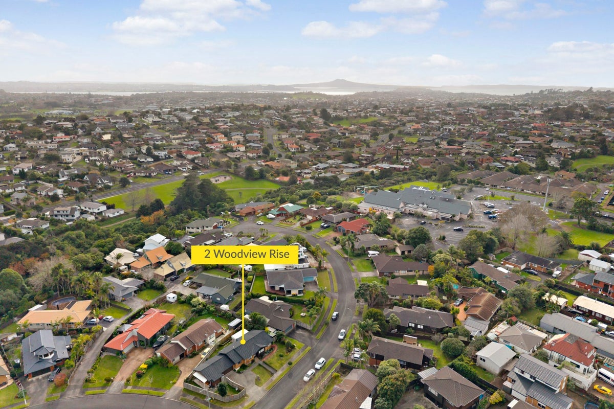 1/2 Woodview Rise, Botany Downs, Auckland - Carousel 22