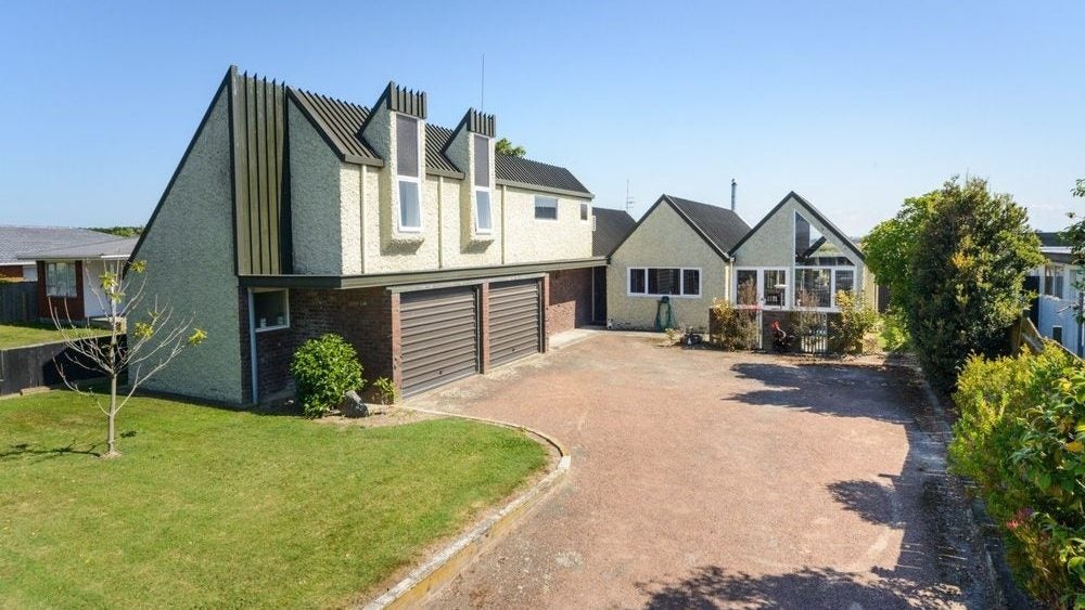 111 Benmore Avenue, Cloverlea, Palmerston North - Carousel 1