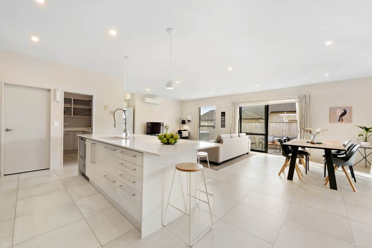 23 Kibblewhite Avenue, Beachlands, Auckland - Carousel 1