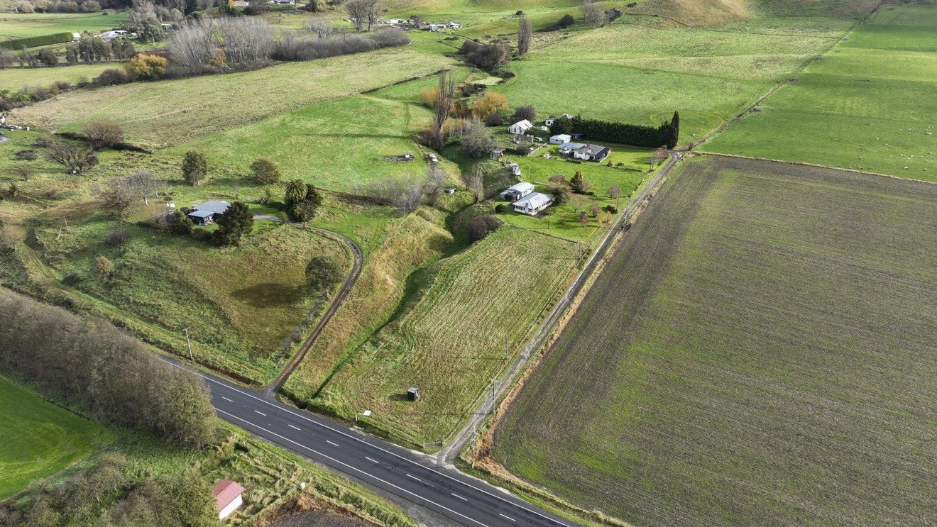 1696 State Highway 2, Poukawa, Hastings - Carousel 2