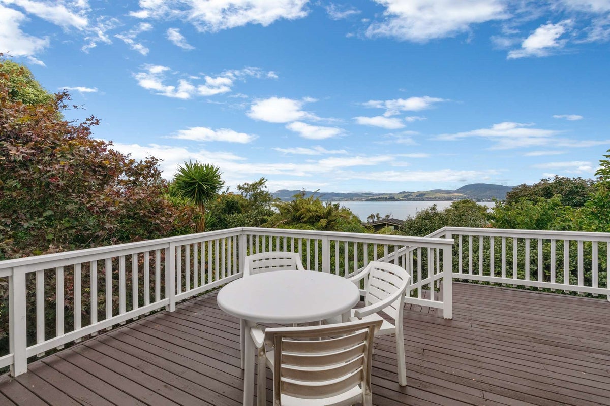 13A Grand Vue Road, Kawaha Point, Rotorua - Carousel 2