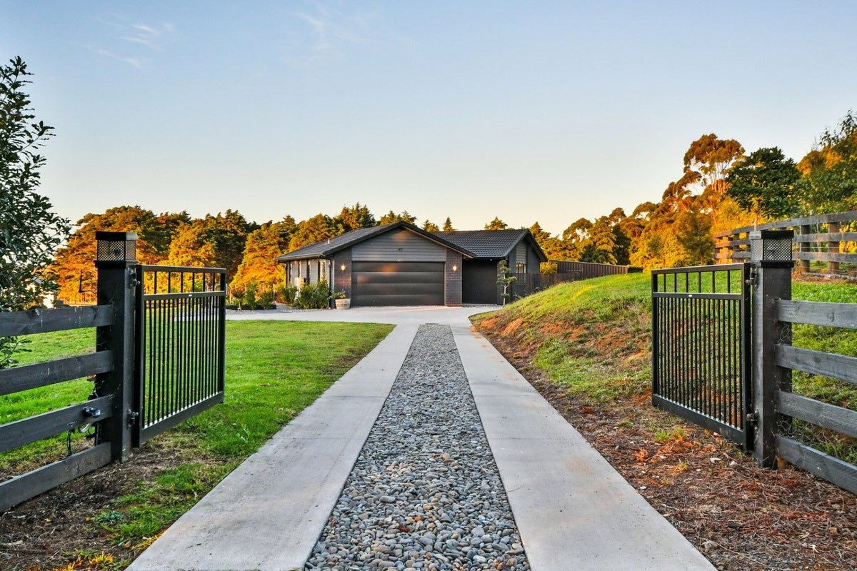 15 Hereford Lane, Ararimu, Drury - Carousel 1