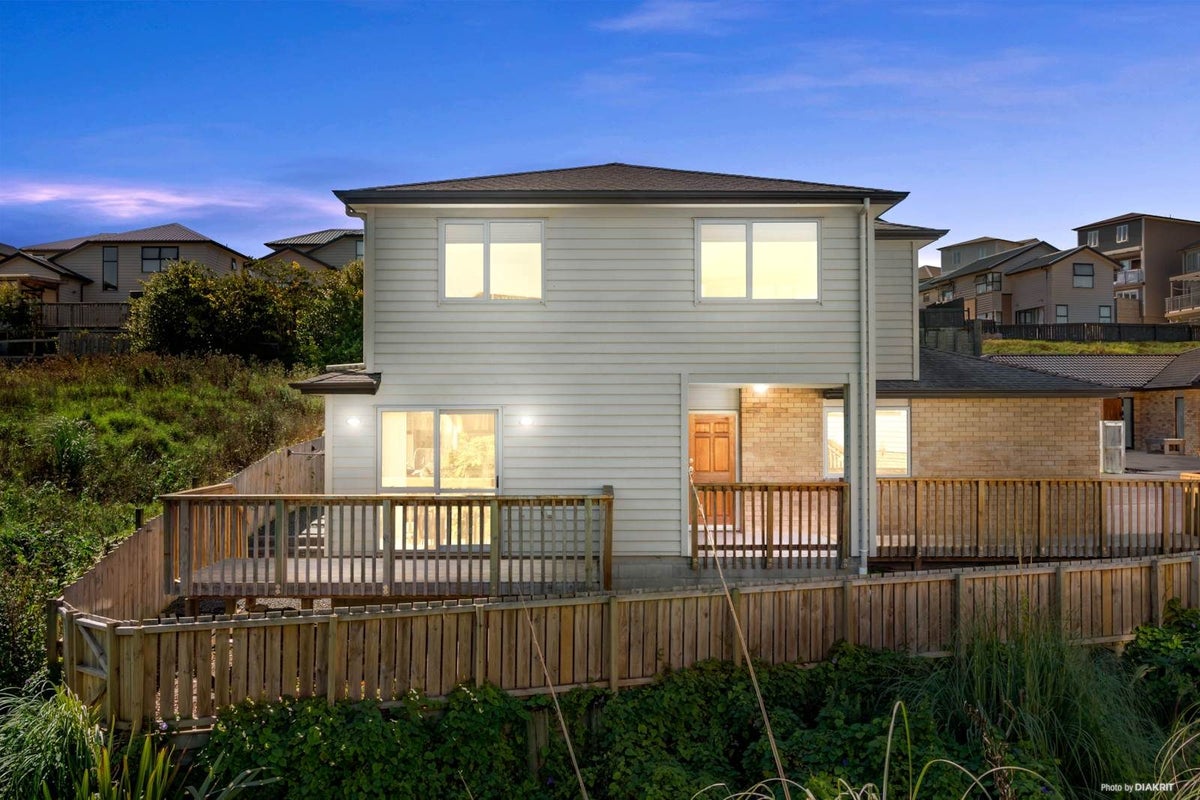 40 Arrowsmith Drive, Flat Bush, Auckland - Carousel 1
