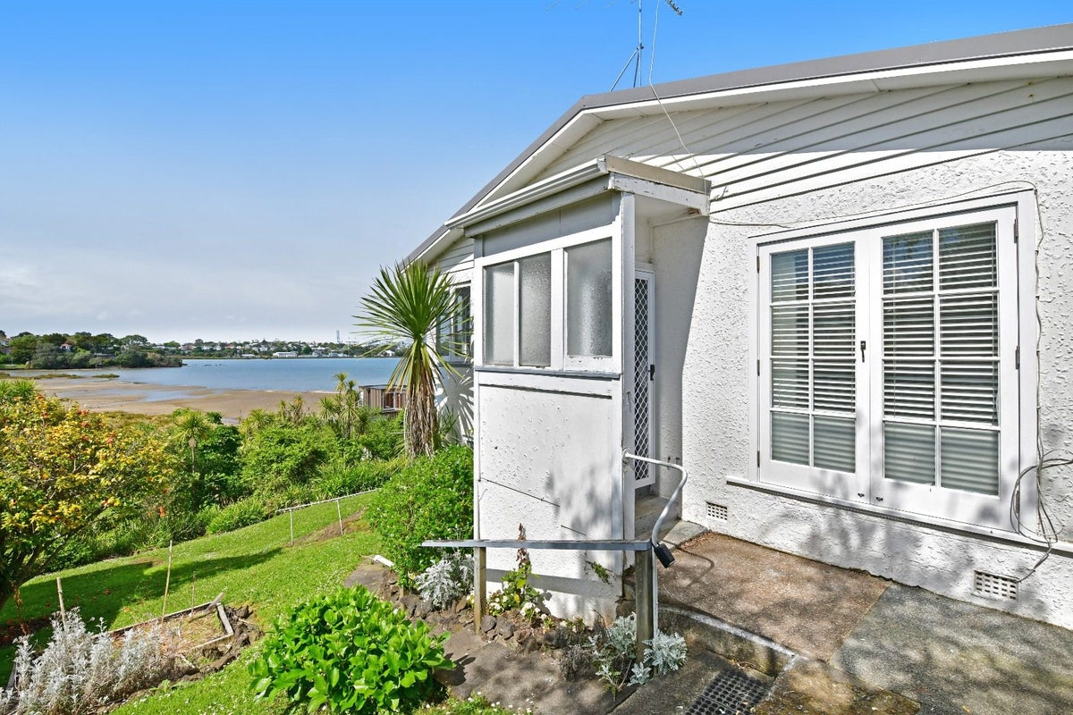 13 Birkley Road, Bayswater, Auckland - Carousel 1