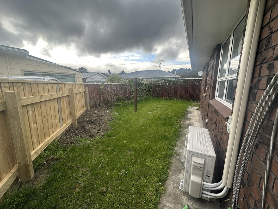 2/15 BENZIE AVE, Wallaceville, Upper Hutt - Carousel 12