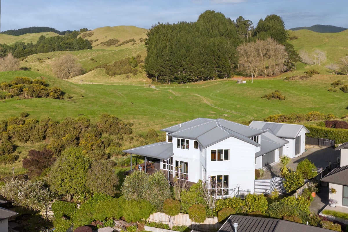 26 Stafford Rise, Owhata, Rotorua - Carousel 2