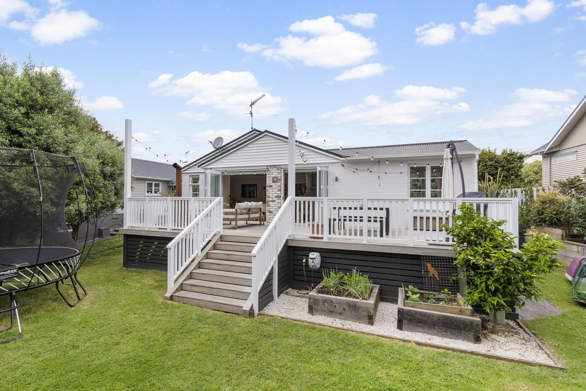 8 Oranga Avenue, Onehunga, Auckland - Carousel 1