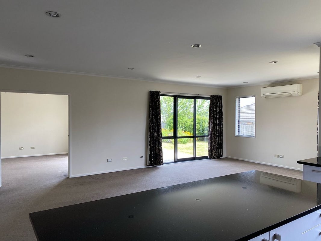 14 Alpers Ridge, Leamington, Cambridge - Carousel 2