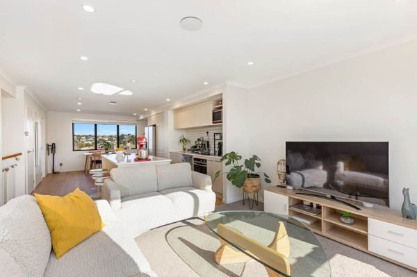 41 Mahalo Avenue, Wiri, Auckland - Carousel 1