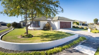8 Montana Way, Milson, Palmerston North - Carousel 1