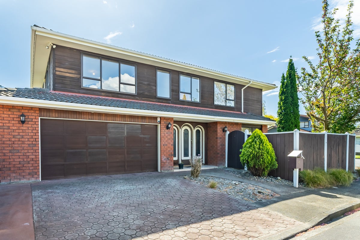 42 Waddington Drive, Naenae, Lower Hutt - Carousel 2