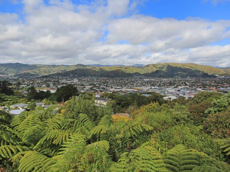8 Ardal Grove, Tirohanga, Lower Hutt - Carousel 2