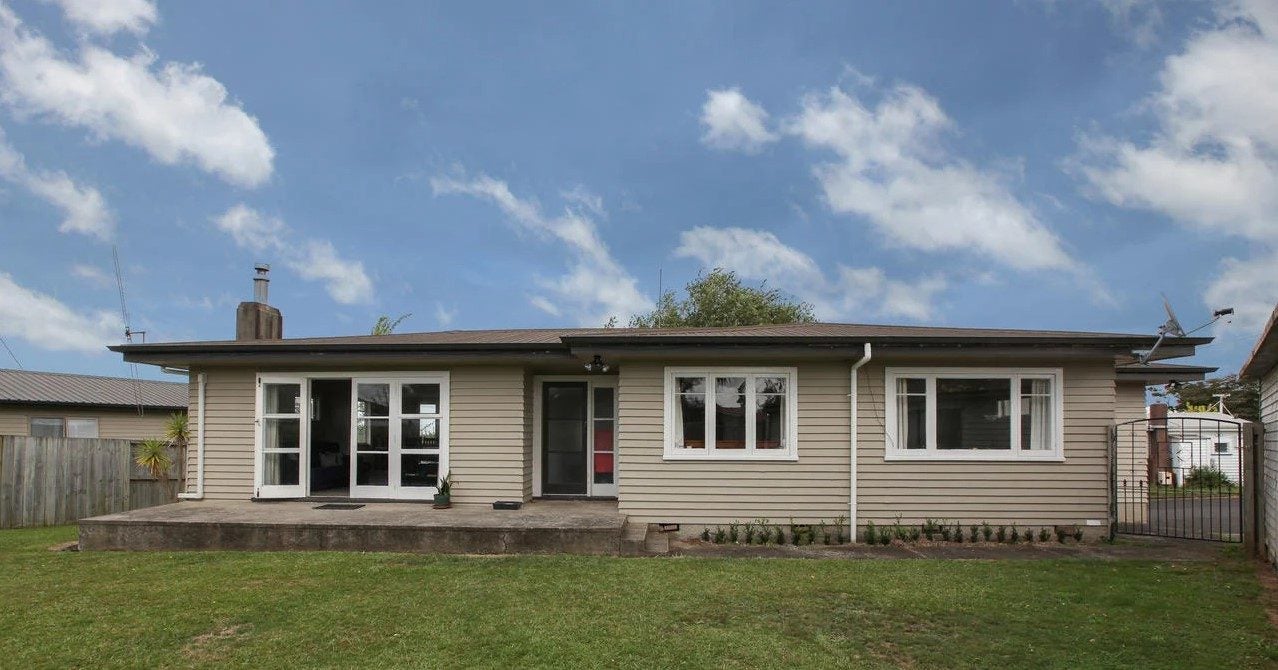 25 Gibson Road, Dinsdale, Hamilton - Carousel 1