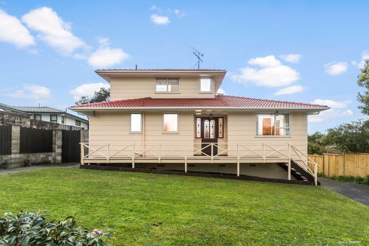54 Judkins Crescent, Cockle Bay, Auckland - Carousel 1