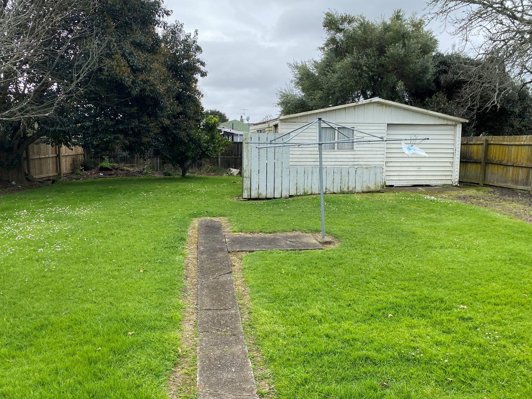 4 Blanes Road, Weymouth, Auckland - Carousel 13