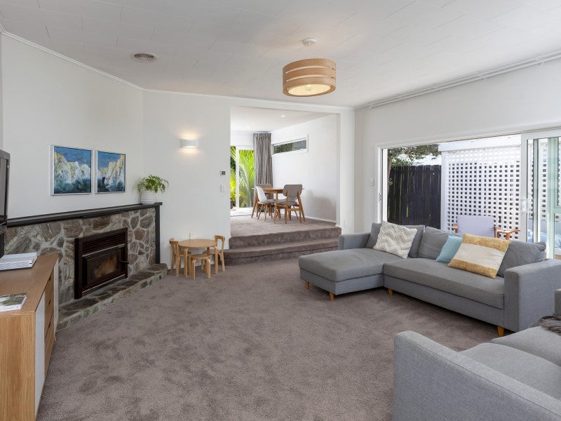 9 Nugget Grove, Raumati Beach, Paraparaumu - Carousel 2