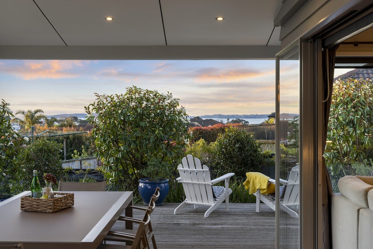 30 Columbia Crescent, Beachlands, Auckland - Carousel 1