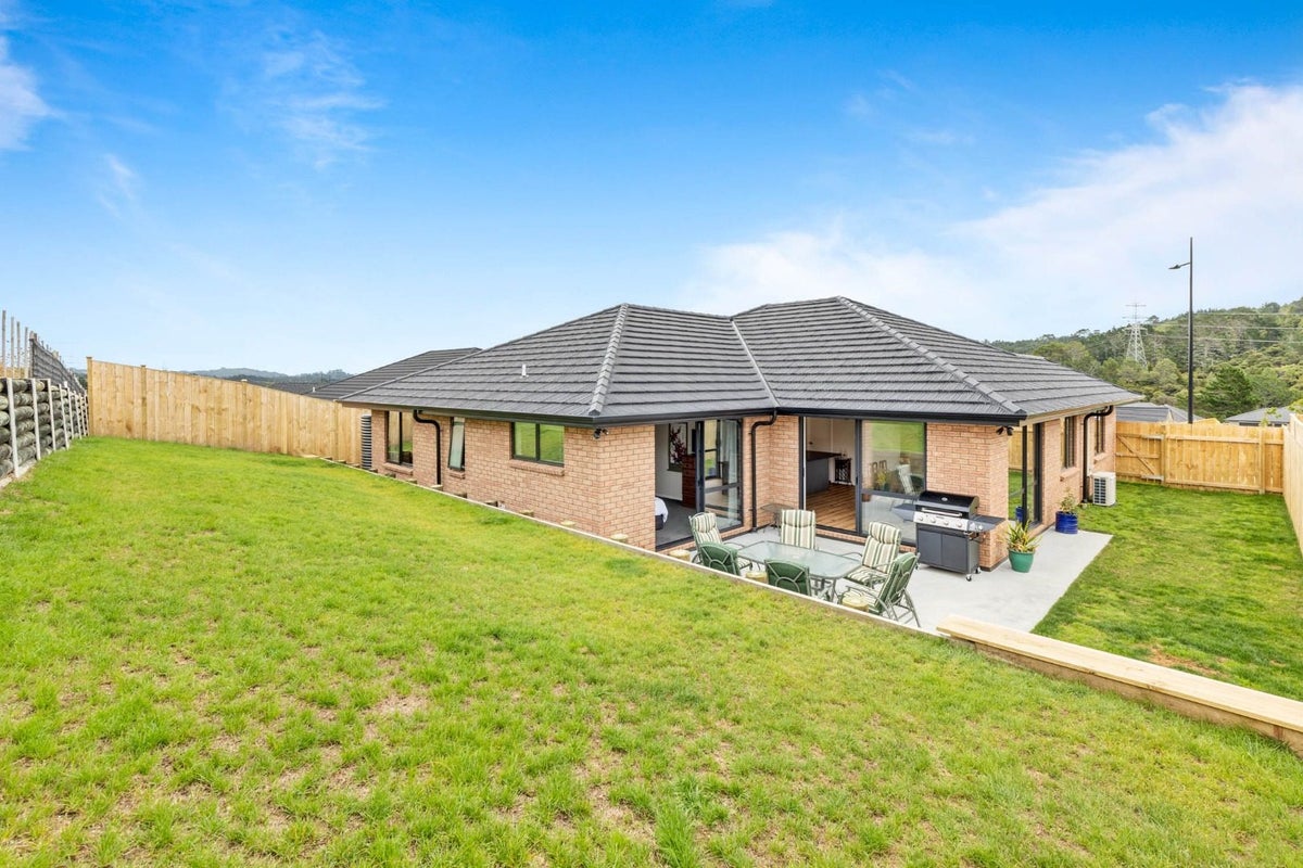 12 Jeroboam Loop, Kumeu - Carousel 12