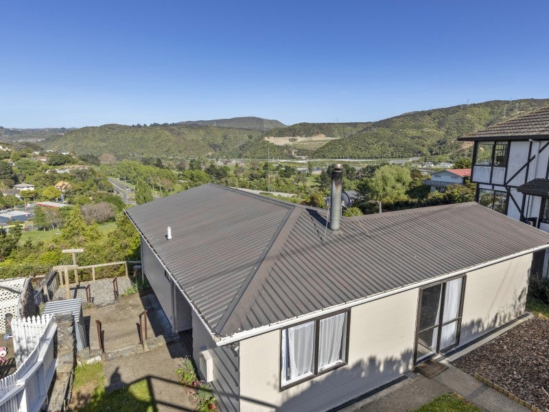 30 Castle Crescent, Stokes Valley, Lower Hutt - Carousel 12