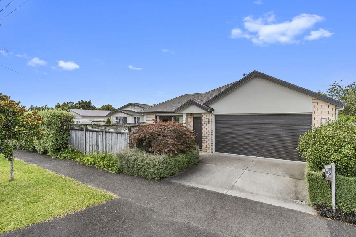 60A MacFarlane Street, Hamilton East, Hamilton - Carousel 1