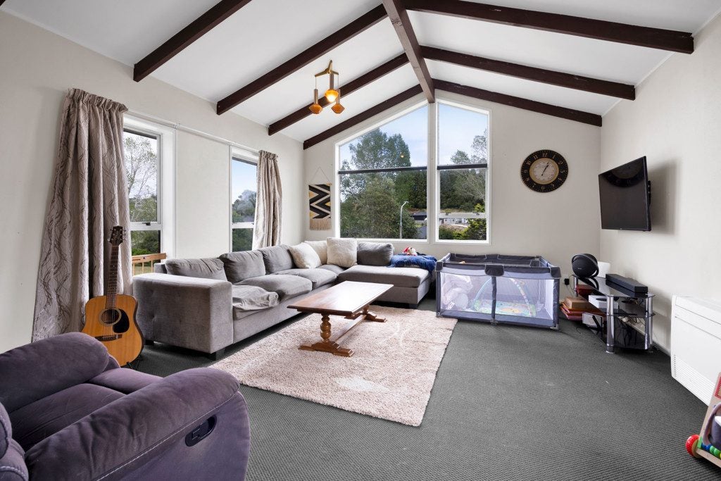 81 Poplar Grove, Whalers Gate, New Plymouth - Carousel 2