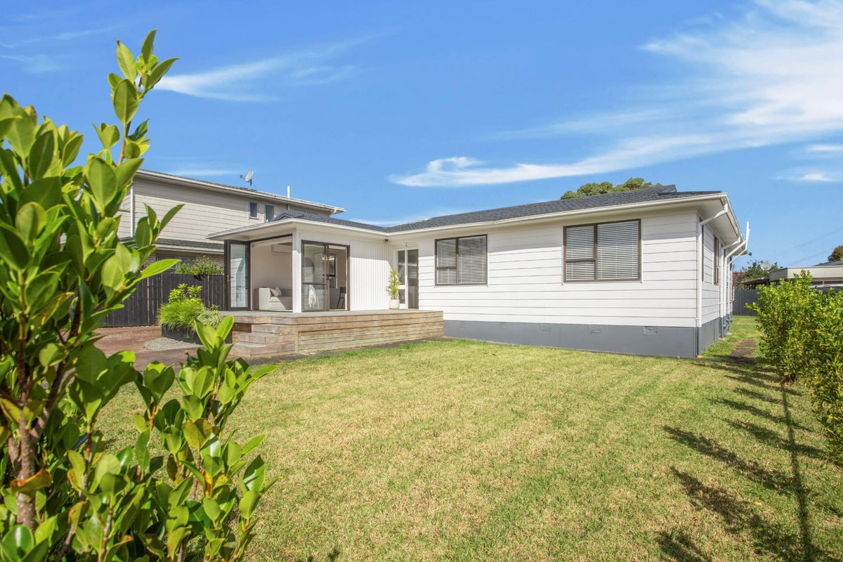 136 Riversdale Road, Avondale, Auckland - Carousel 1