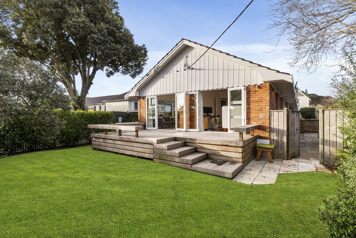 3/126A Vauxhall Road, Narrow Neck, Auckland - Carousel 1