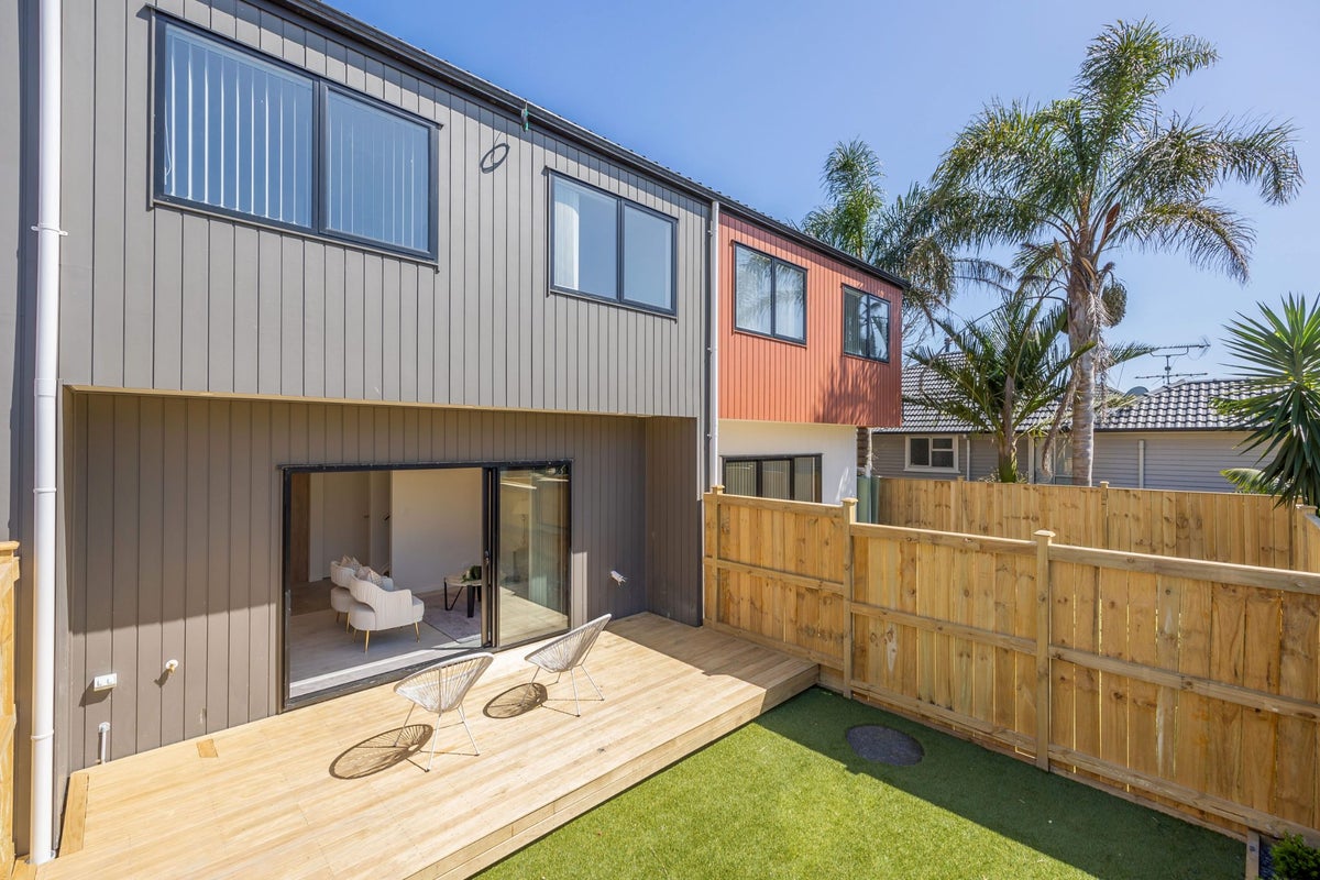 48A Tamatea Avenue, Point England, Auckland - Carousel 1