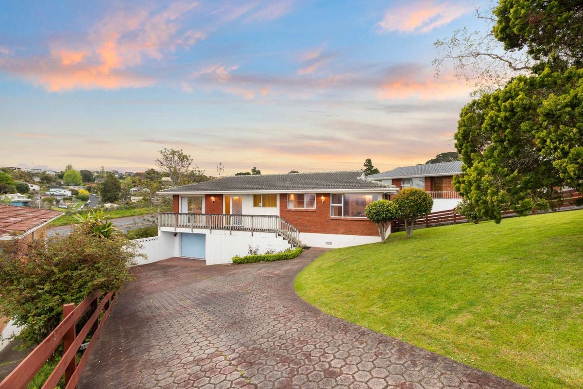 6 Bel Air Drive, Hillsborough, Auckland - Carousel 1
