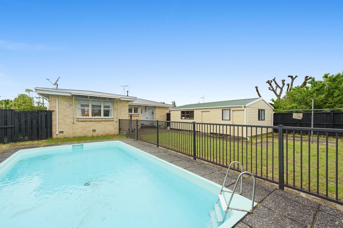 17 Beech Crescent, Hillcrest, Hamilton - Carousel 1