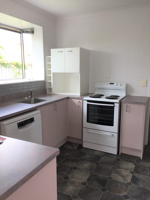 80 Dixon Road, Glenview, Hamilton - Carousel 2