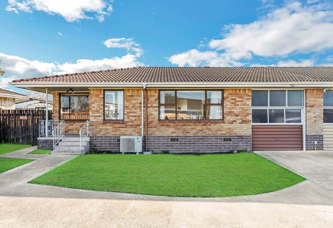 2/6 Station Road, Papatoetoe, Auckland - Carousel 1