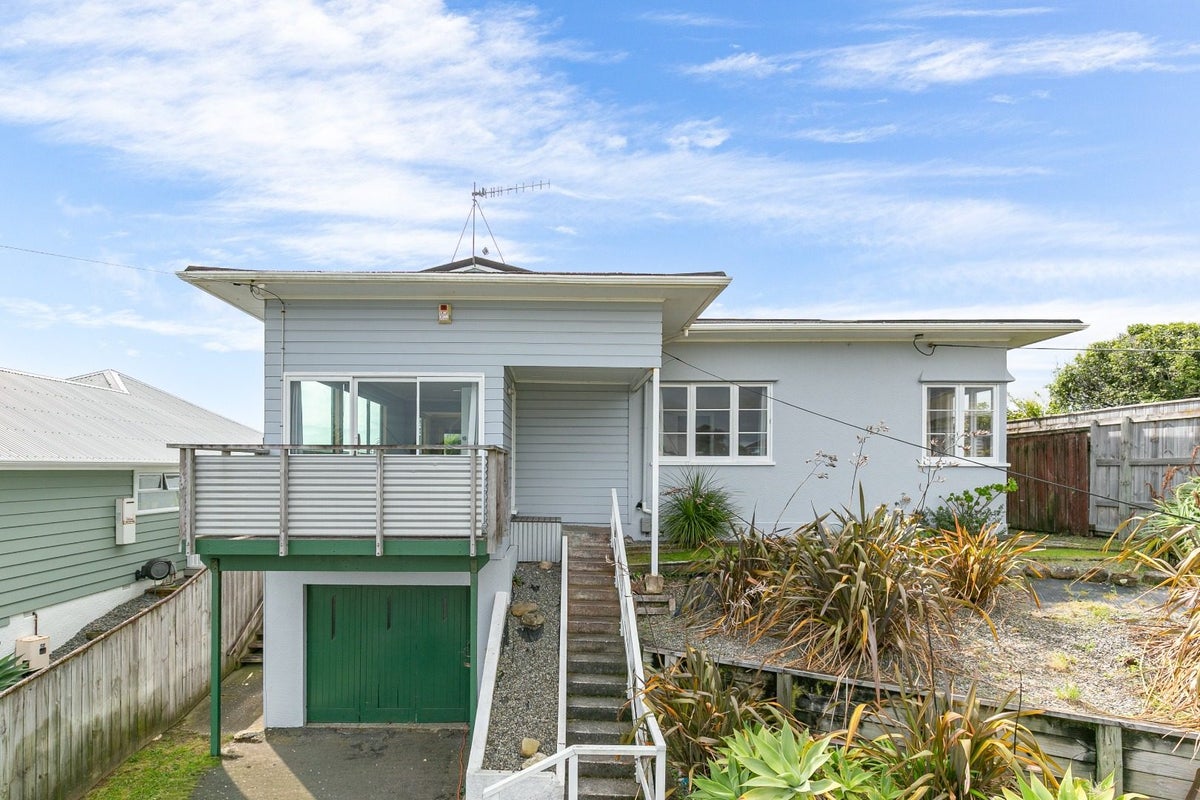 9 Webber Street, Paraparaumu Beach, Paraparaumu - Carousel 1