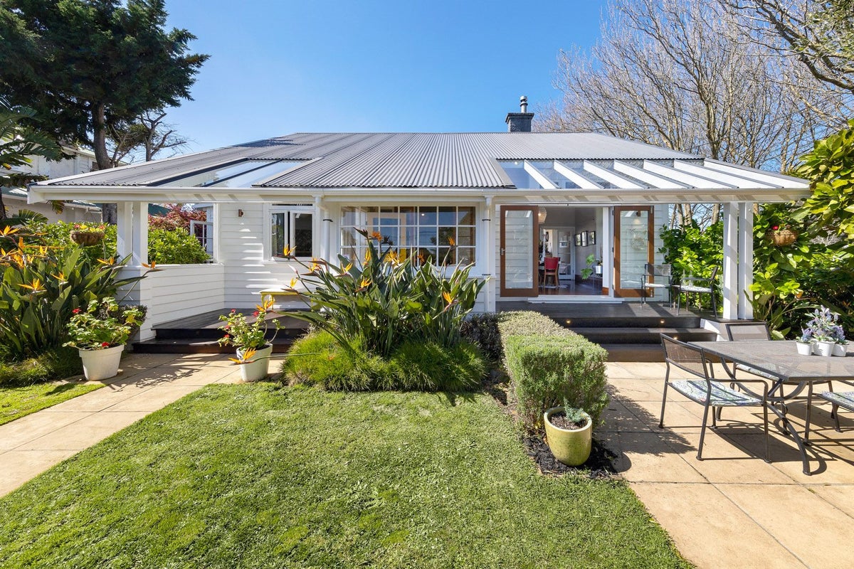 19 Queen Street, Northcote Point, Auckland - Carousel 1