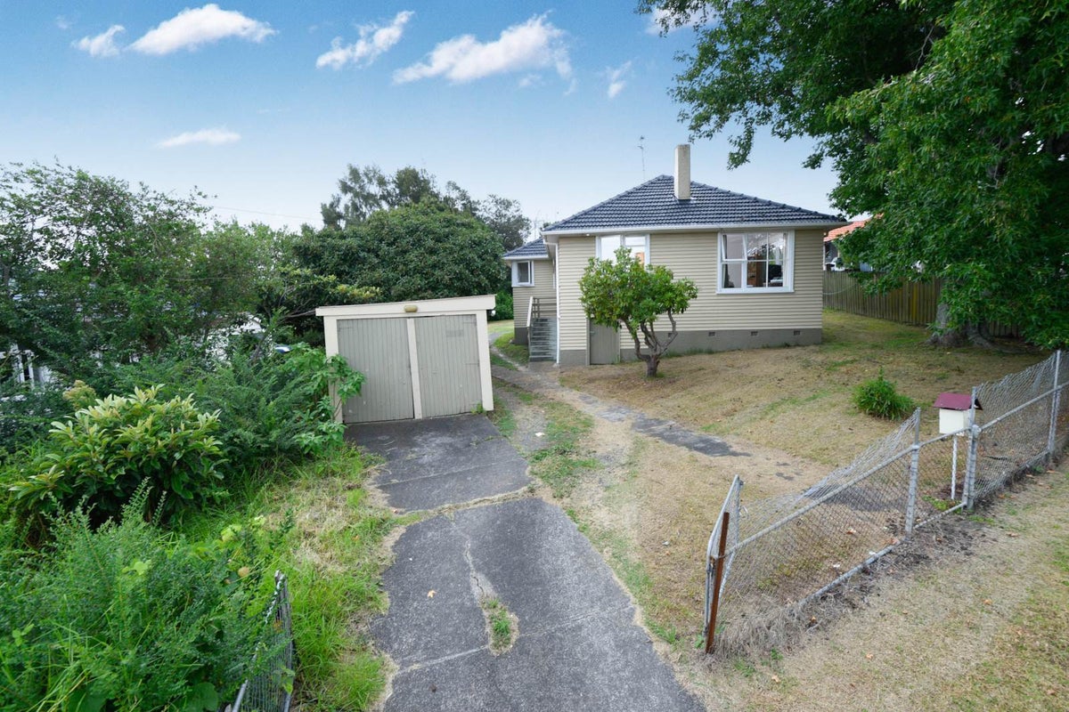 28 Lincoln Park Avenue, Massey, Auckland - Carousel 1