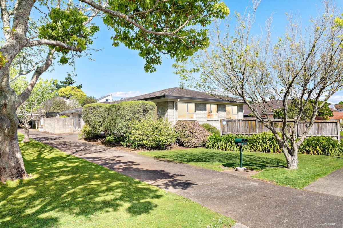 1/112 Prince Regent Drive, Half Moon Bay, Auckland - Carousel 1