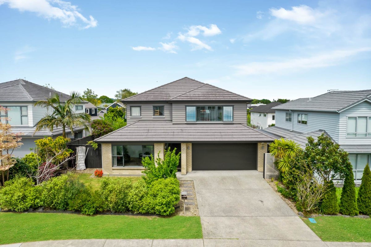9 Pickaberry Avenue, Karaka, Papakura - Carousel 1