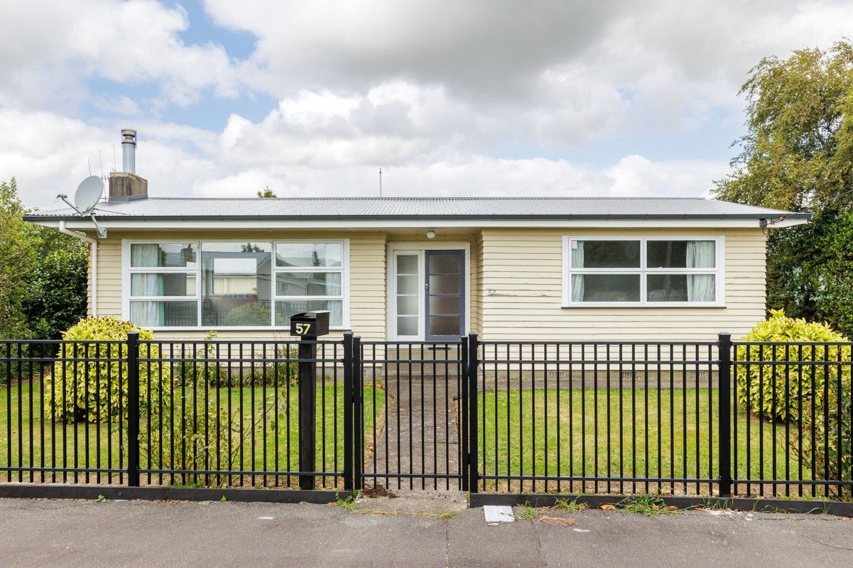 57 Sedcole Street, Pahiatua - Carousel 1