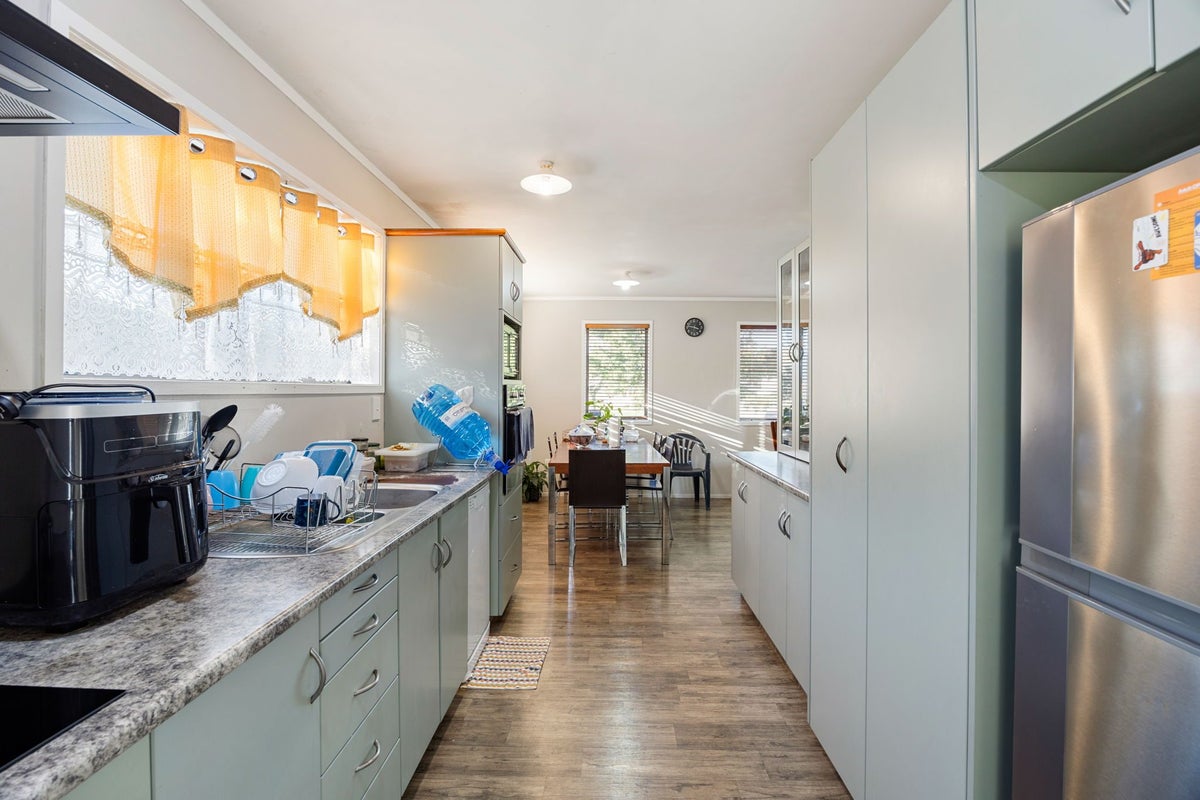 6 Denz Street, Maeroa, Hamilton - Carousel 2