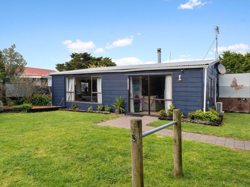 9 Kitchener Street, Te Horo Beach - Carousel 2