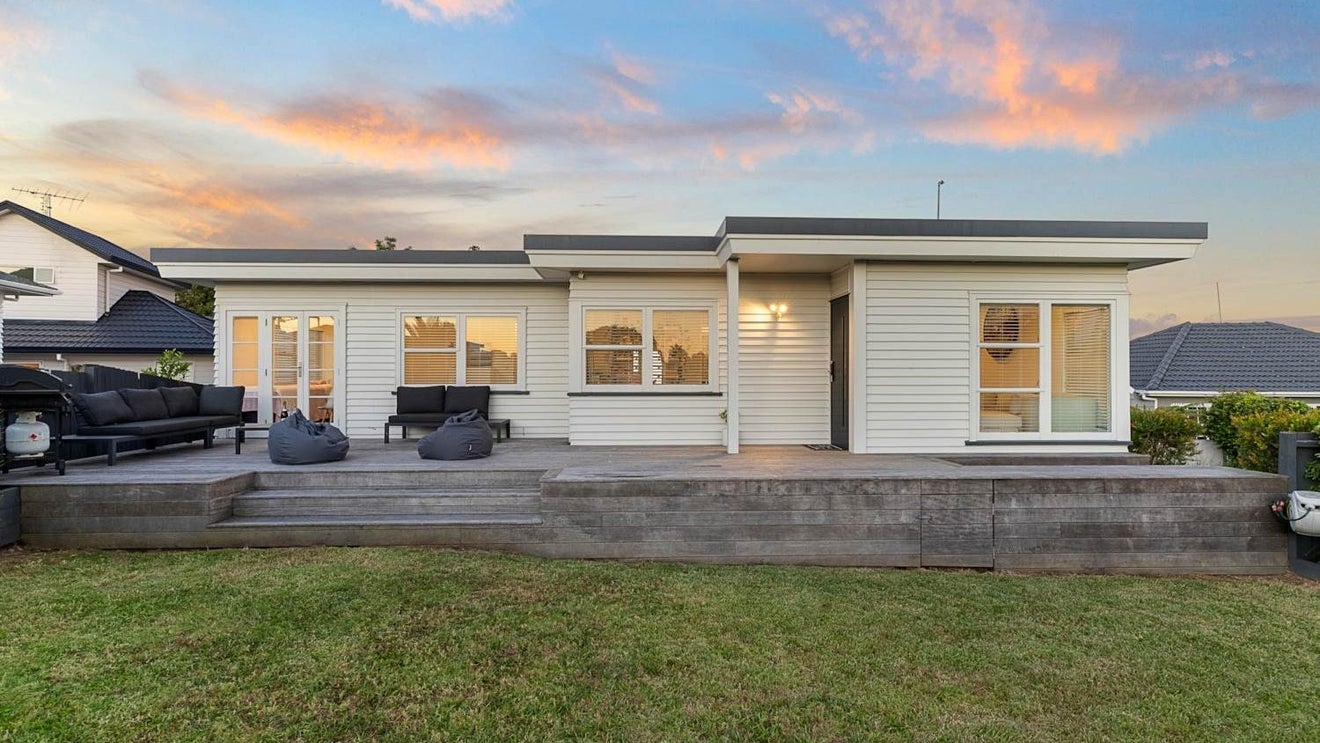 66 Howe Street, Howick, Auckland - Carousel 1