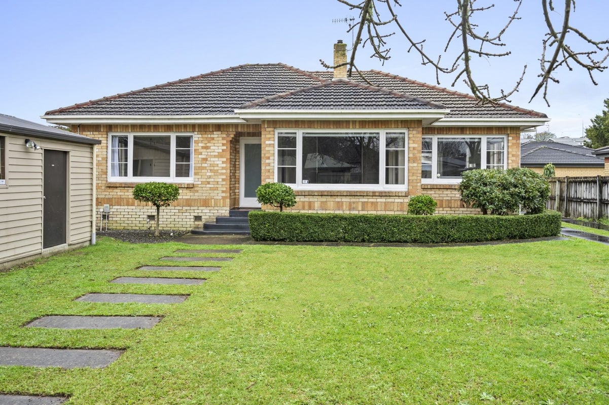 7 Forster Avenue, Hillcrest, Hamilton - Carousel 1