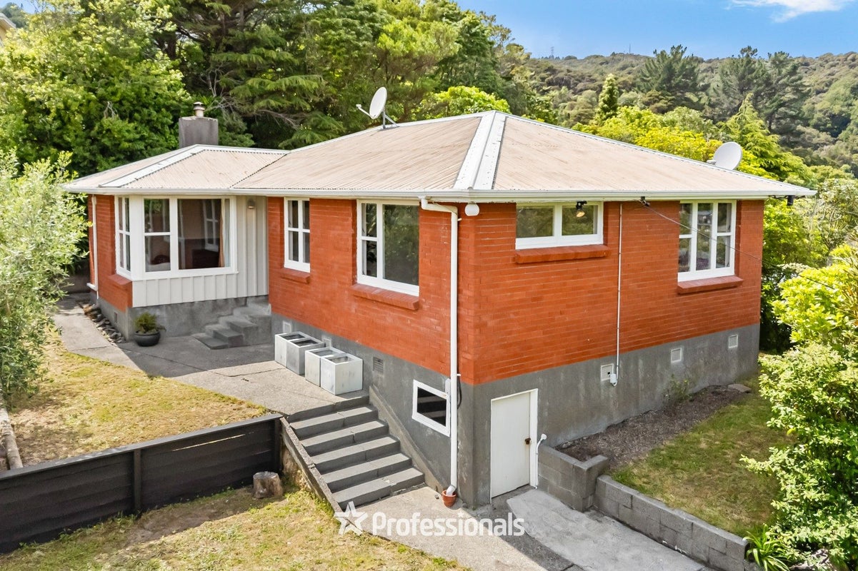 95 Thomas Street, Stokes Valley, Lower Hutt - Carousel 1