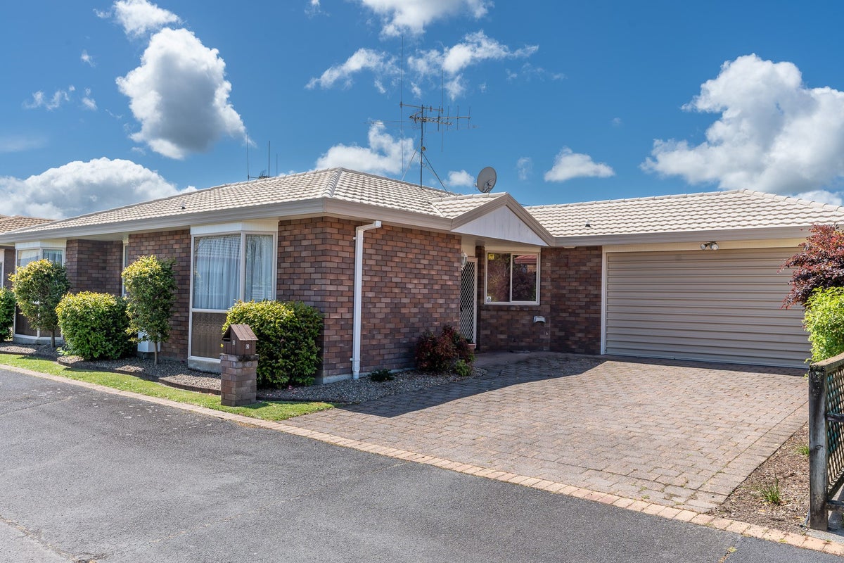 12 Longford Court, Forest Lake, Hamilton - Carousel 1
