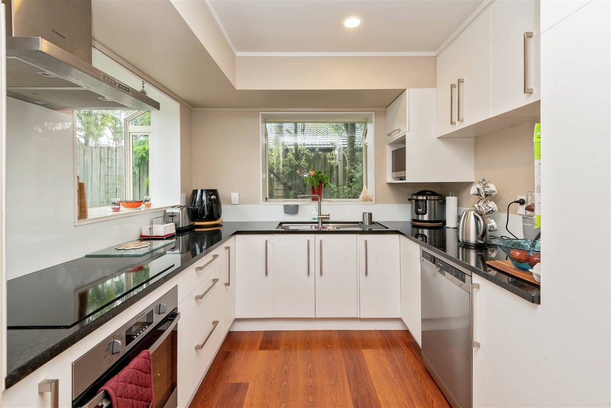 24 Frank Bunce Grove, Flat Bush, Auckland - Carousel 2